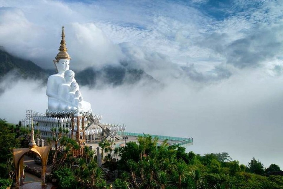 บริการรถเช่าพร้อมคนขับเที่ยวพาซ่อนแก้ว